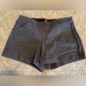 Spanx Space Gray Stretch Twill Shorts Like New Sz XL